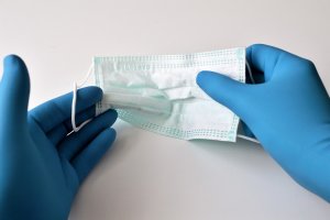 Covid 19 : bien se protéger avec les gels et les masques